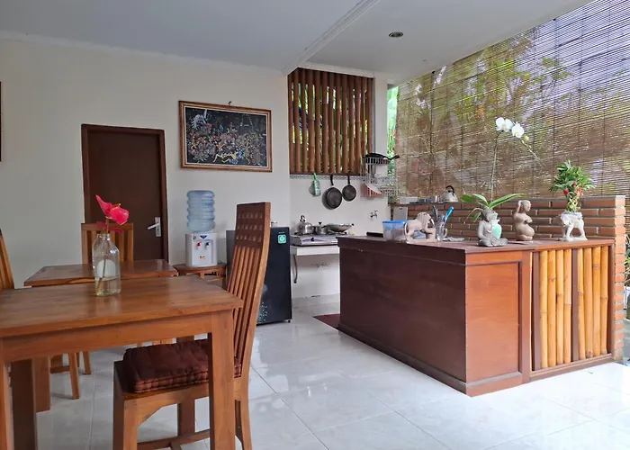 Evan House With Kitchens And Private Balconies 3* ウブド