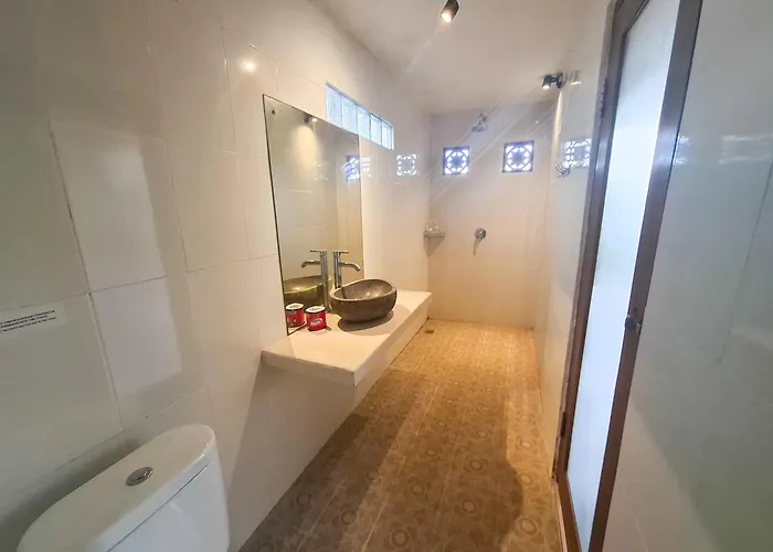 Evan House With Kitchens And Private Balconies ゲストハウス 3*