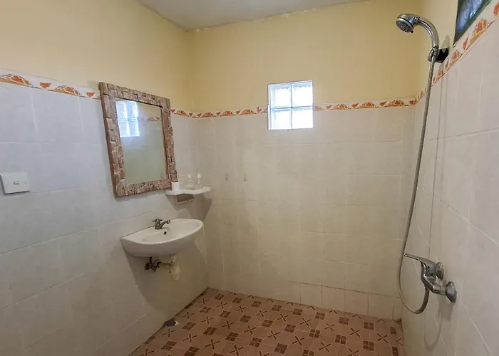 ゲストハウス Evan House With Kitchens And Private Balconies 3*