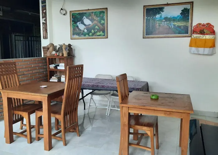 ゲストハウス Evan House With Kitchens And Private Balconies 3*